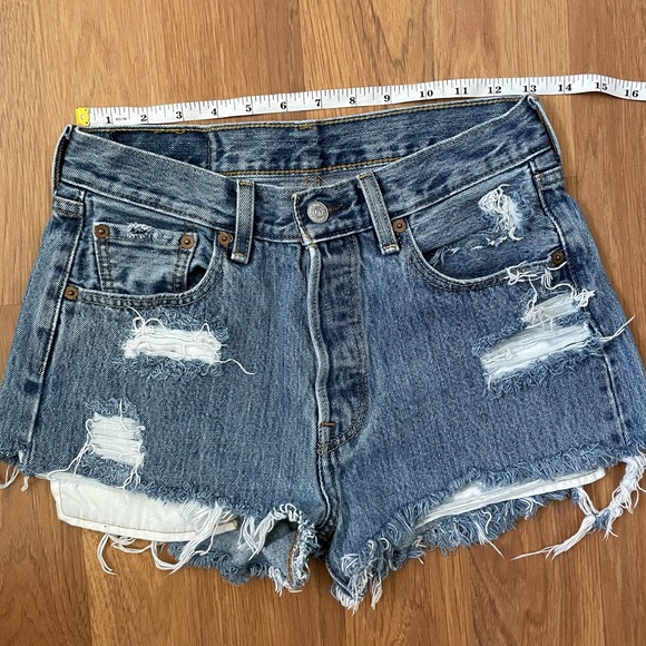 Distressed Vintage Levi 501 shorts - Picture 3 of 5